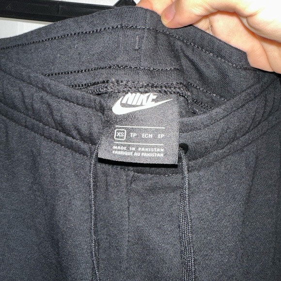 Nike joggers - Picture 2 of 3